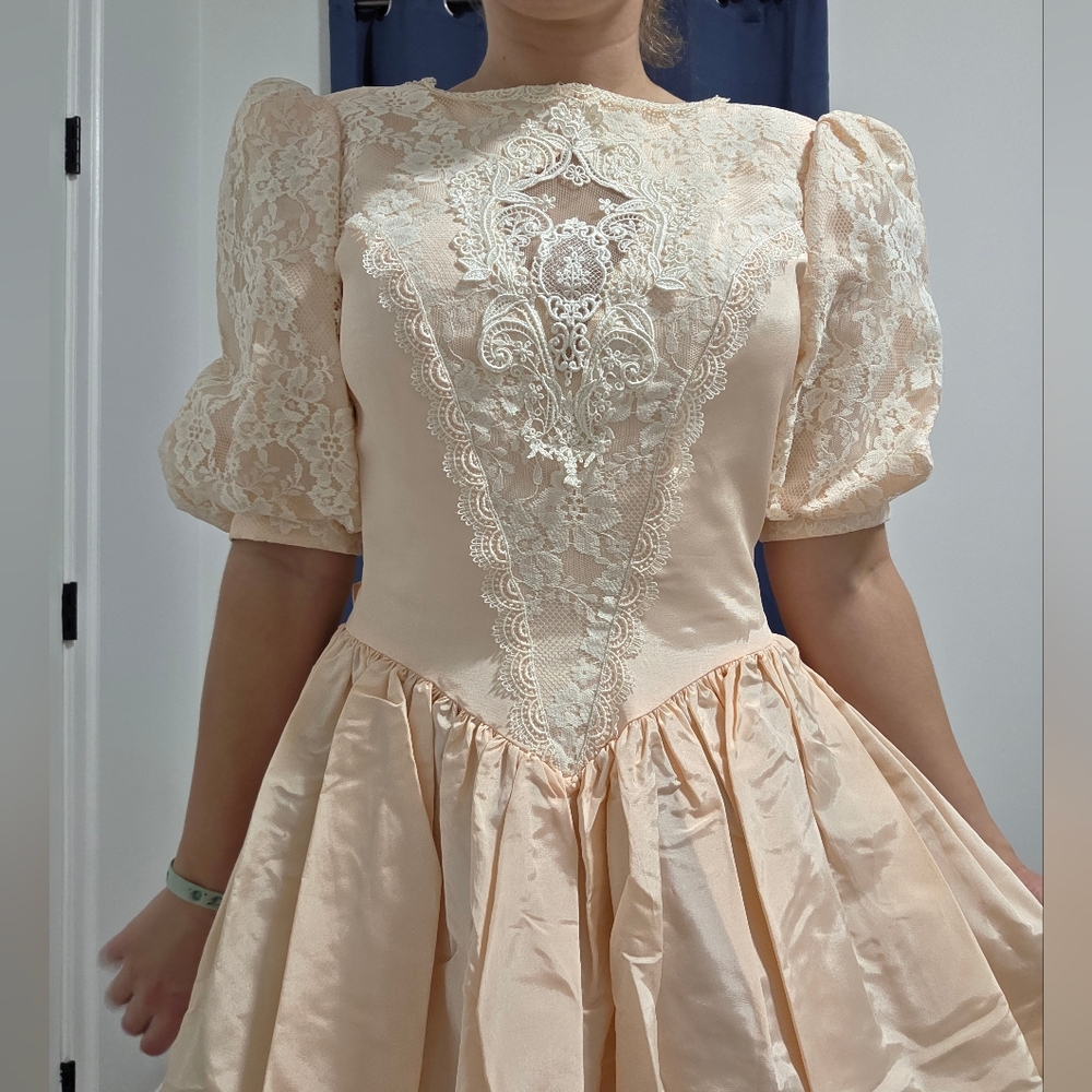 Jessica McClintock Lace Dress in Cream